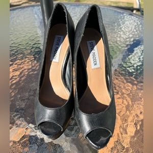 Black Steve Madden pumps. Size 6